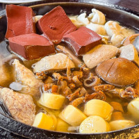 基隆看海美食7選！中正區超強石頭火鍋開店秒滿，逛潮境公園順吃。