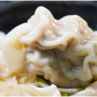 高雄苓雅區美食推薦！「金大麵食坊溫州餛飩大王」高雄餛飩老字號專賣店，剝皮辣椒餛飩必吃。