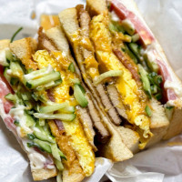 基隆宵夜7間推薦！生魚片、碳烤三明治必吃，這家炸雞排比臉大、CP值超高。