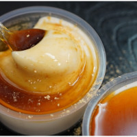 沖繩國際通必吃甜點！花商花生豆腐專門店 Q到切不斷，甜鹹交融的手工在地好滋味。