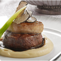 穿越時空的舌尖之旅！圓山牛排館攜手名廚廖健皓推出「羅西尼牛排」限時供應，盡享法式國宴級美味。