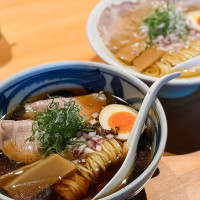 飛魚拉麵台灣也有！宜蘭蘇澳美食 飛屋拉麵 強勢回歸、沒訂位吃不到，菜單飛魚天婦羅必吃。