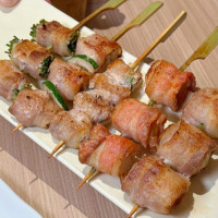 京站美食推薦吃！首間野菜豚肉串燒「堇楽」均一價80元，5大排行先看。