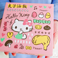 超萌Hello Kitty油飯禮盒！太子油飯聯手三麗鷗推出限量「Hello Kitty 福守系列」，粉嫩系Hello Kitty油飯禮盒挑戰最萌彌月禮盒。