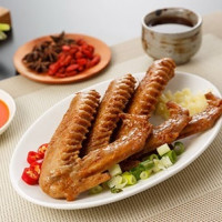 老饕級的涮嘴滷味！老字號上海老天祿二代店－祿大滷味，用鹹香不油膩的滋味擄獲眾人味蕾。