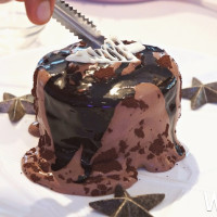 東區網美嗨起來！網美必吃Dazzling Cafe推出聖誕限定「提拉米蘇蜜糖吐司」，打造最強聖誕甜點Party。