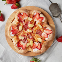 只要50元銅板加購價！VASA瓦薩「草莓大福捲心」比薩任你吃！