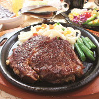 全台CP值最高吃到飽牛排館！「貴族世家」大份量戰斧牛排讓你吃到撐，額外加碼送獨家限量IG必備款「鑄鐵鍋湯碗組」。