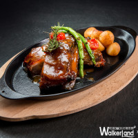 秋季美食讓你吃不完，漢來美食餐飲從明蝦、帝王蟹吃到頂級牛排！