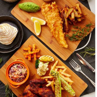 【好康試食】來個微醺的夜晚，留言就送你去英歐式餐酒館大吃11 Social烤雞、英式啤酒炸魚和自製薯條！