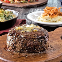 肉肉控一定要知道！美式餐廳Chili’s推出全新「Chef Cuts饕客牛排大賞」，要用滿滿的牛排來滿足肉肉控的鴕鳥胃。