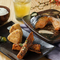一定要讓你吃到不一樣的「日式食堂」！美威鮭魚期間限定「大人味」，嚴選居酒屋熱門必吃美食，要讓你重新定義鮭魚的鮮美滋味。