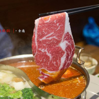 當我們「聚」在一起分享彼此的生活趣事，但請不要一直看著我鍋中的帝王蟹！