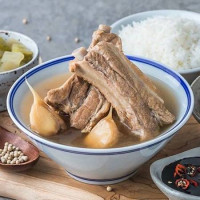 去新加坡絕對要吃「黃亞細肉骨茶」來了！新加坡最正宗肉骨茶插旗信義新光三越，老字號招牌肉骨茶7/26開吃。
