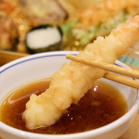 全台首間桌邊服務炸天婦羅專賣店！「吉天婦羅 KICHI」全台一號店插旗東區，日本最正宗道地的滋味通通在這。