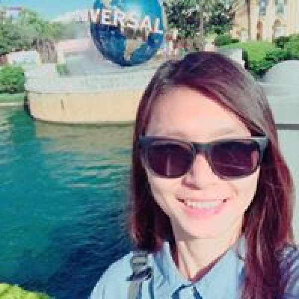 莉莉安Lillian Chen