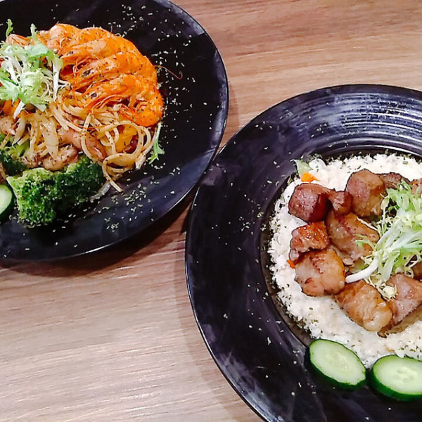 板橋美食必 吃─《板新棧》平價簡餐、CP值高只要$99元附飲料99元附飲料CP值高簡餐只要$99元附飲料