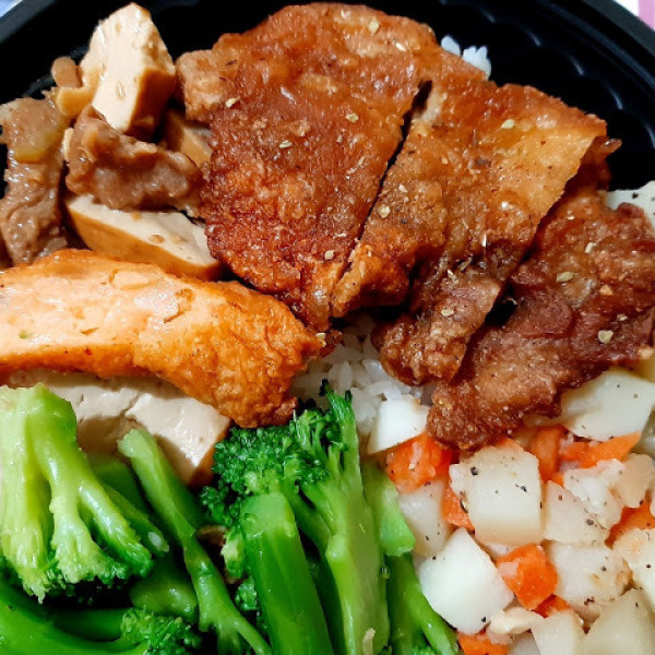 弁當工場安康店