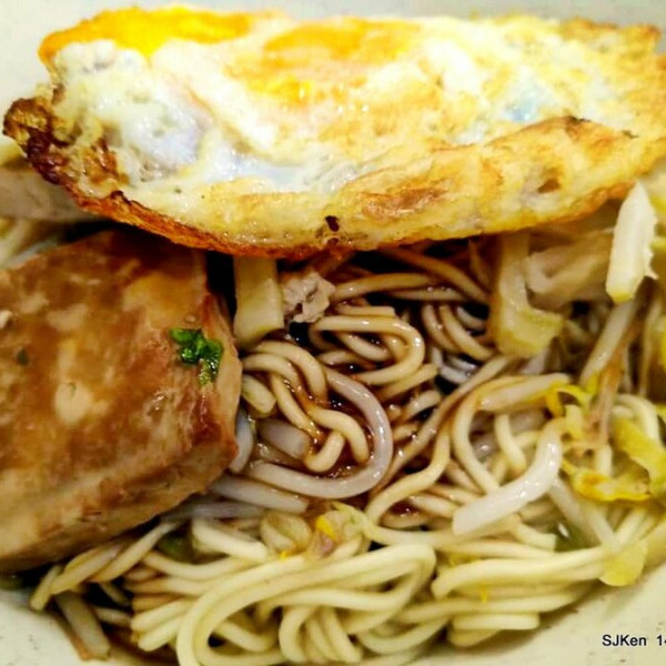 阿伯蛋包麵東湖店