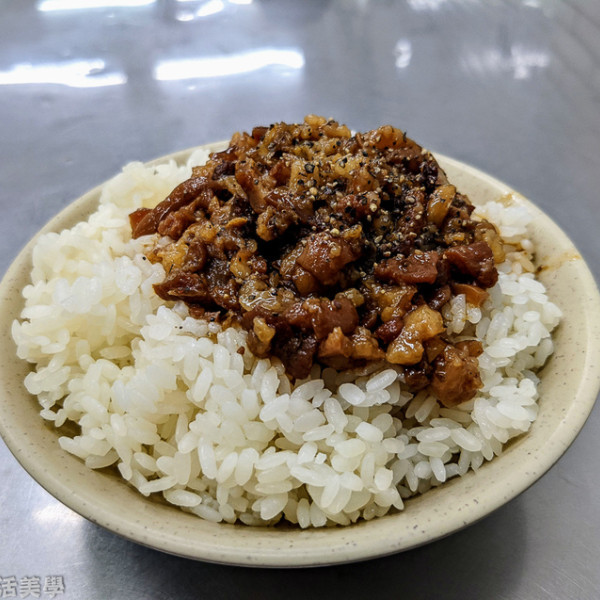 三十年老店魯肉飯肉粥