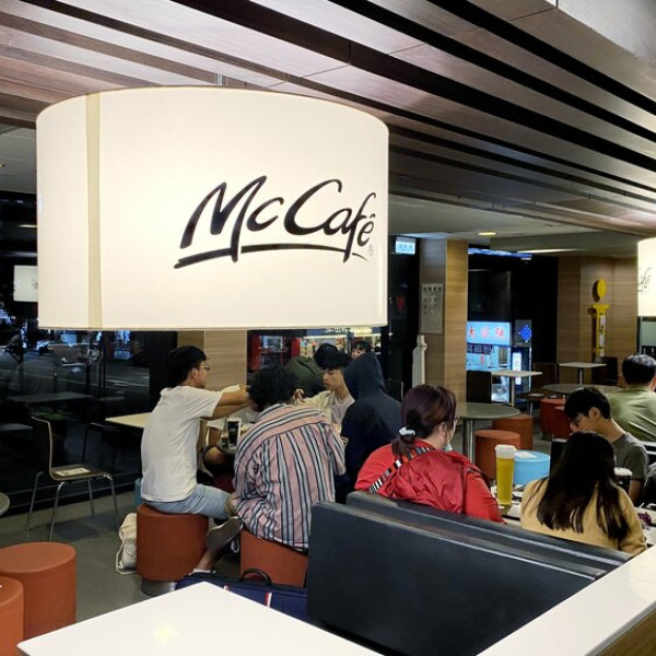 麥當勞All in Black 極黑主題店