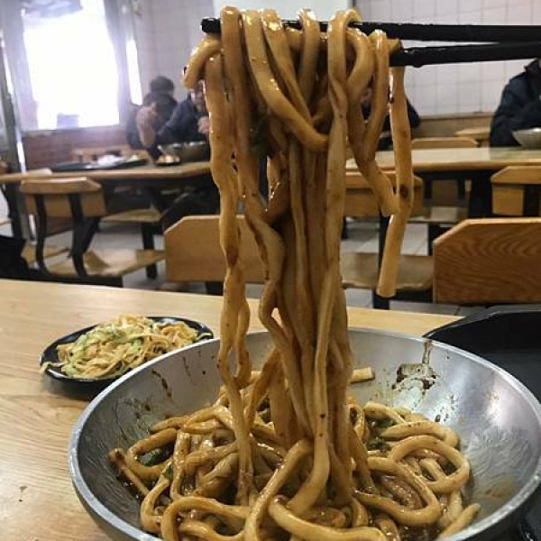 美濃現做刀切牛肉麵館 三重中華店