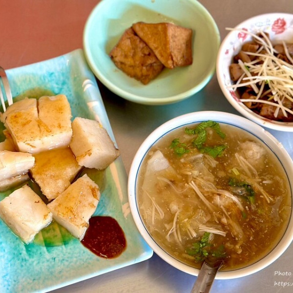 阿彬古早味菜頭粿、肉羹