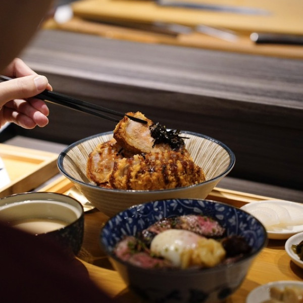 YORUよる by Dennis Wang