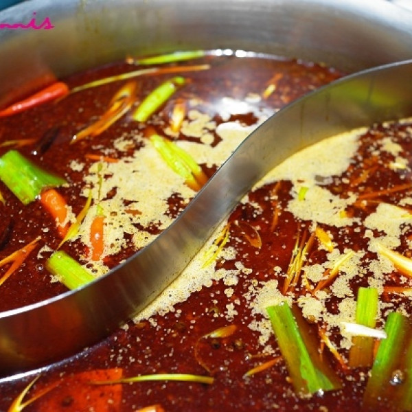 小蒙牛頂級麻辣養生鍋 (站前店)