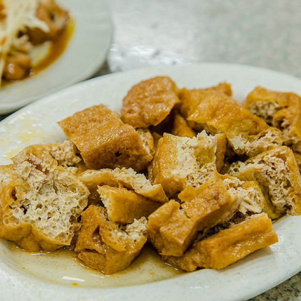 廣東牛肉麵小吃店