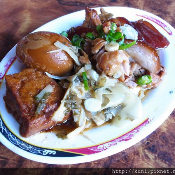 台灣原味滷肉腳