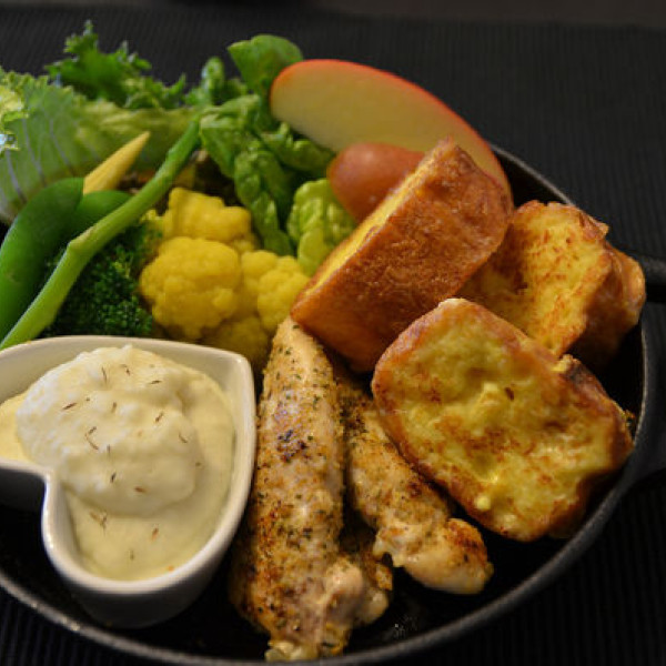 NO.17 Brunch table & More