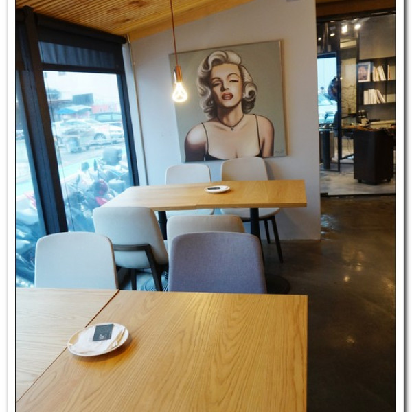 LUCKY FIVE LIGHT Café