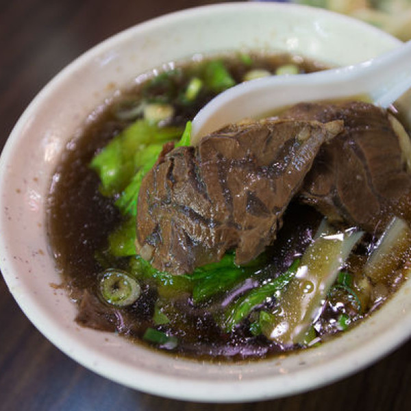 鴻記水餃牛肉麵