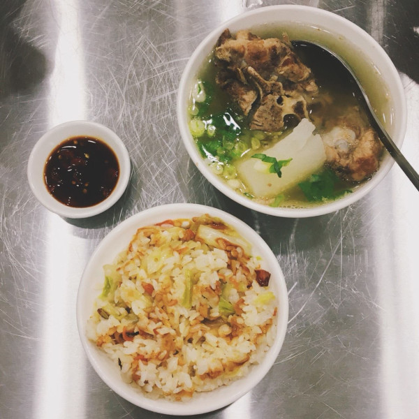 無名高麗菜飯、原汁原味排骨湯