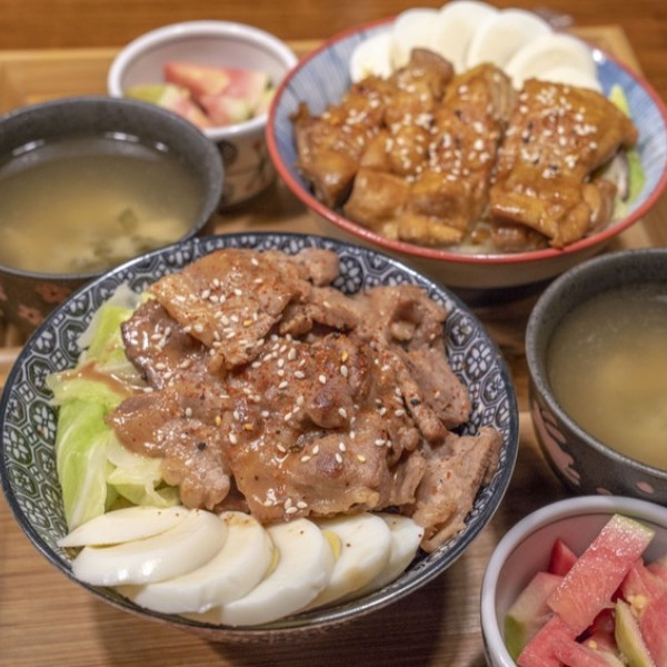 如初 丼