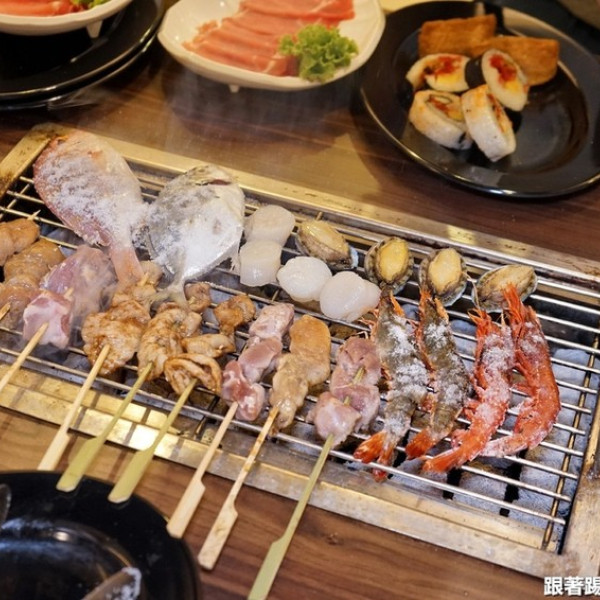 金銀島碳烤、鴛鴦鍋