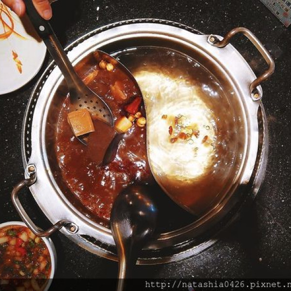 馬辣頂級麻辣鴛鴦火鍋-漢口店