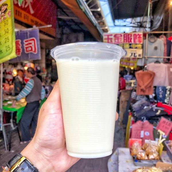 延平市場無名甘蔗牛奶