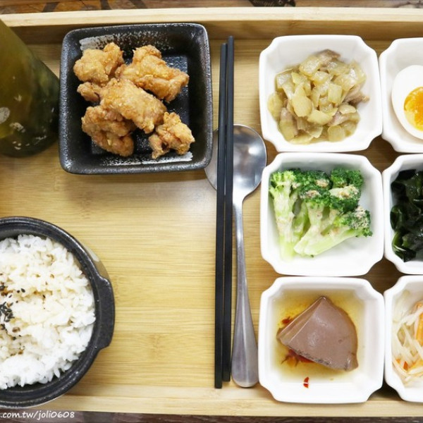 【OLiA黑粒仔吃飯】