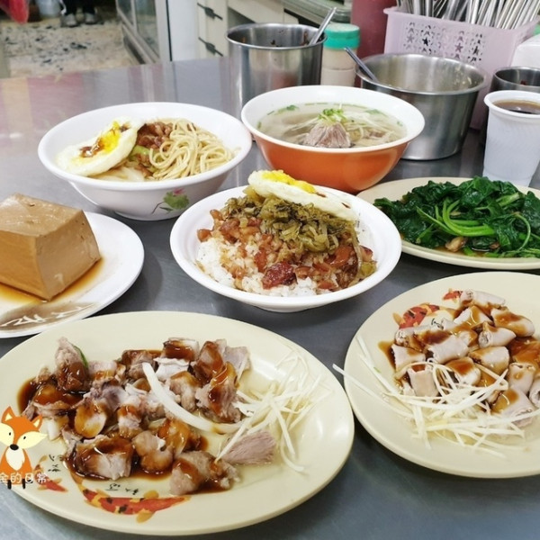 阿爸的魯肉飯炒麵