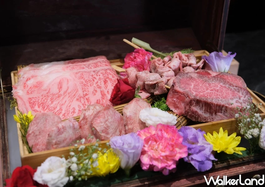 台中燒肉天皇玩出新高度!劇場式上菜秀挑戰最嗨台中燒肉,全預約制搶訂位。