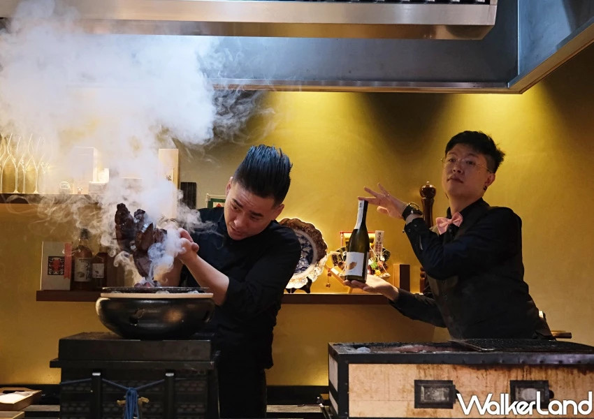 台中燒肉天皇玩出新高度!劇場式上菜秀挑戰最嗨台中燒肉,全預約制搶訂位。