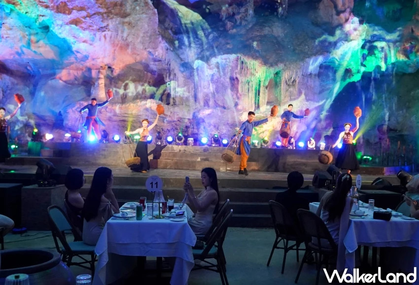 越南旅遊新亮點!龍騰碧珠洞 在石灰岩洞中結合沉浸式表演與晚宴,最夯下龍灣景點。